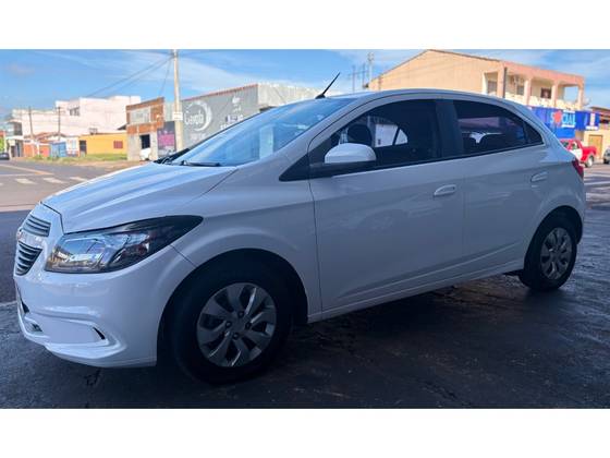 CHEVROLET ONIX 1.0 MPFI JOY 8V FLEX 4P MANUAL CHEVROLET ONIX 1.0 MPFI JOY 8V FLEX 4P MANUAL